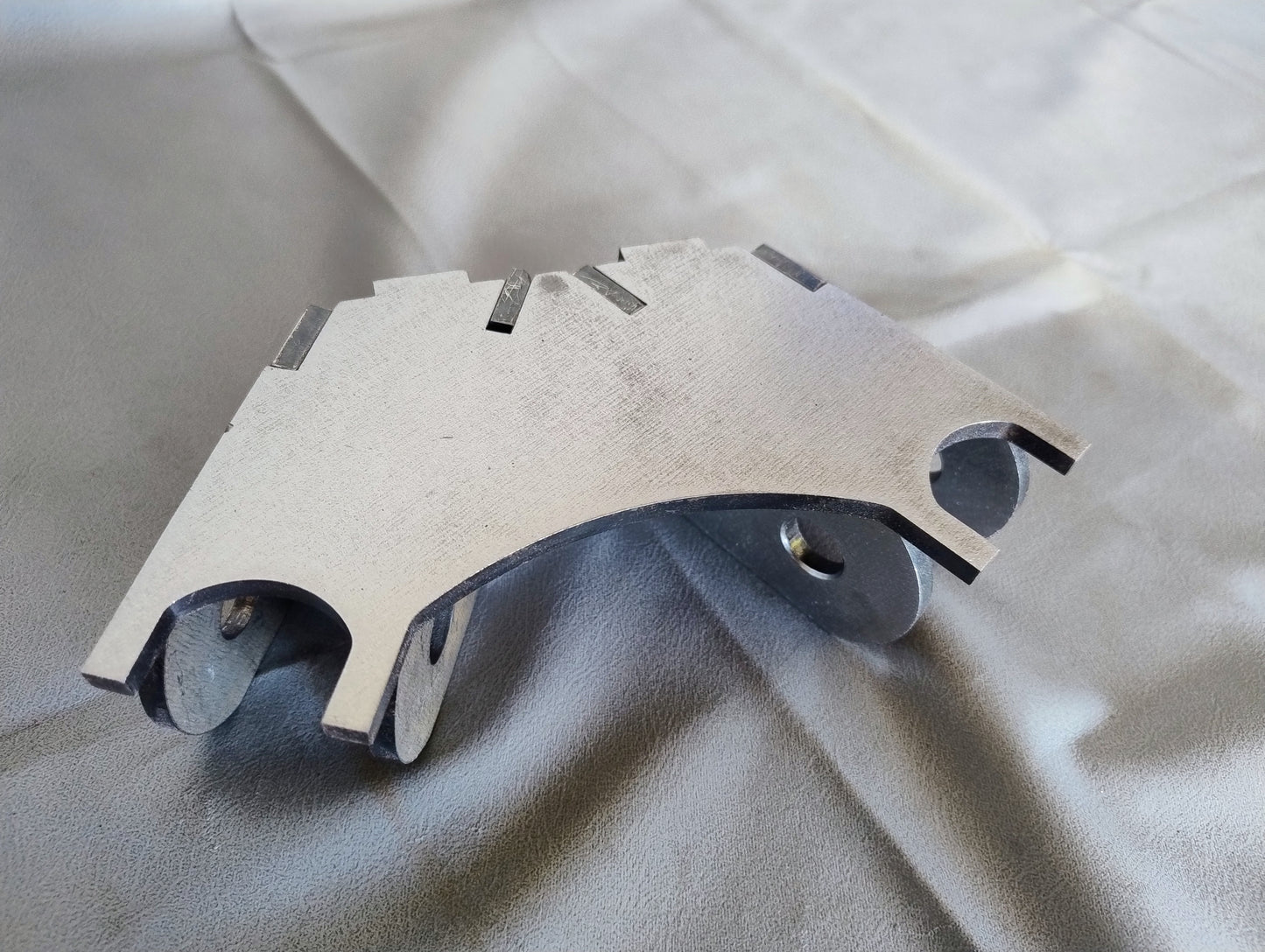 Triangulated 4 link cross member kit
