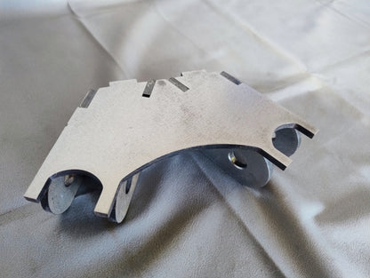Triangulated 4 link cross member kit