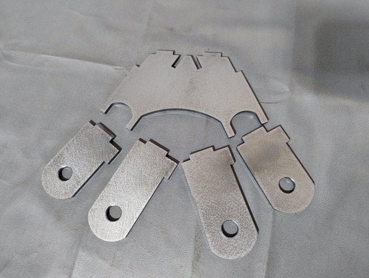 Triangulated 4 link cross member kit