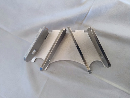 Triangulated 4 link cross member kit