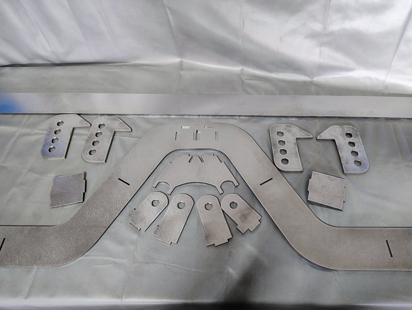 Triangulated 4 link cross member kit